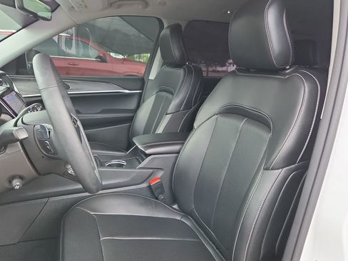 Used 2023 Jeep Grand Cherokee Limited w/ Luxury Tech Group II AWD/4WD image 15