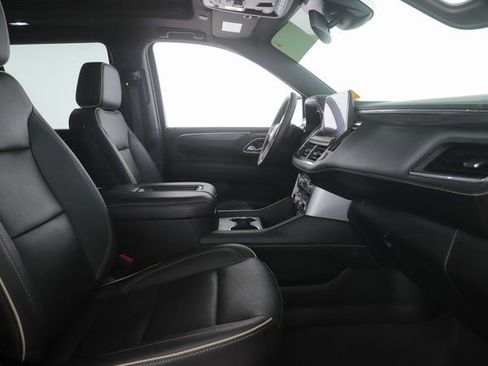 Used 2023 GMC Yukon SLT w/ SLT Premium Package image 34