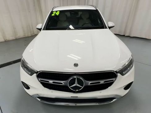 Used 2024 Mercedes-Benz GLC 300 4MATIC image 3