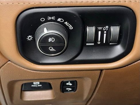 Used 2019 RAM 1500 Limited image 23