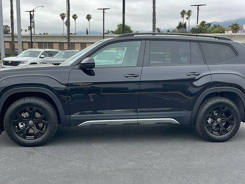 New 2025 Volkswagen Atlas Peak Edition SE image 12