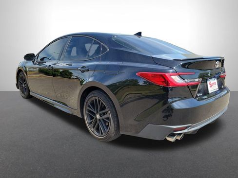 Used 2025 Toyota Camry SE FWD image 3