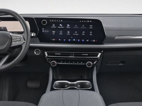 Used 2024 Chevrolet Traverse LT FWD image 30