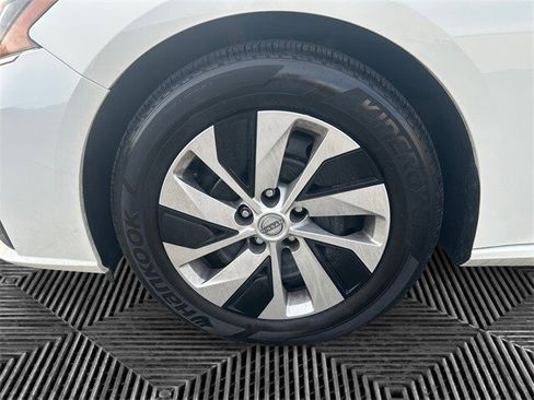 Certified 2025 Nissan Altima 2.5 S image 14