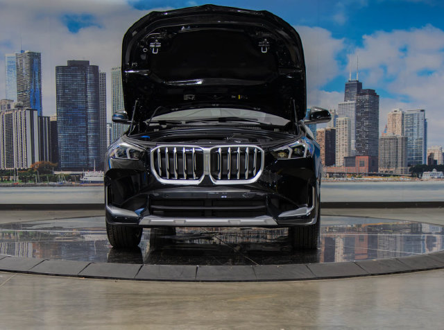 Used 2027 BMW X1 xDrive28i AWD/4WD image 3