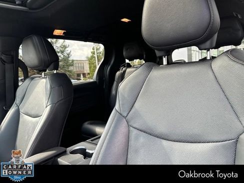 Used 2025 Toyota Sienna Platinum AWD/4WD image 9