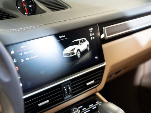 Certified 2023 Porsche Cayenne S Platinum AWD/4WD image 21