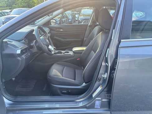 Used 2025 Nissan Altima 2.5 SV FWD image 27