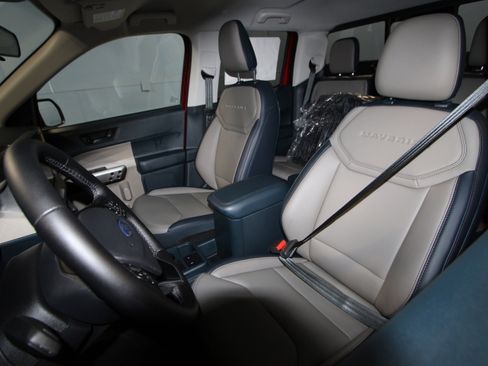 New 2026 Ford Maverick Lariat image 3