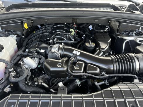 Used 2025 Jeep Grand Cherokee Limited w/ Luxury Tech Group II RWD image 9