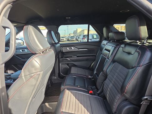 Used 2025 Ford Explorer ST-Line w/ Premium Package image 8