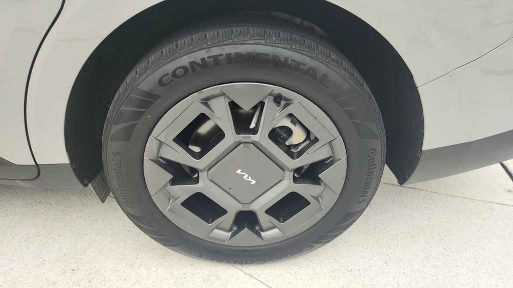 Used 2025 Kia Carnival EX FWD image 26