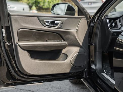 Used 2020 Volvo S60 T6 Momentum image 37