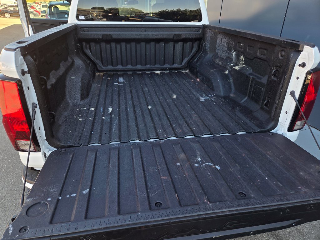 Used 2024 Chevrolet Colorado LT RWD image 23