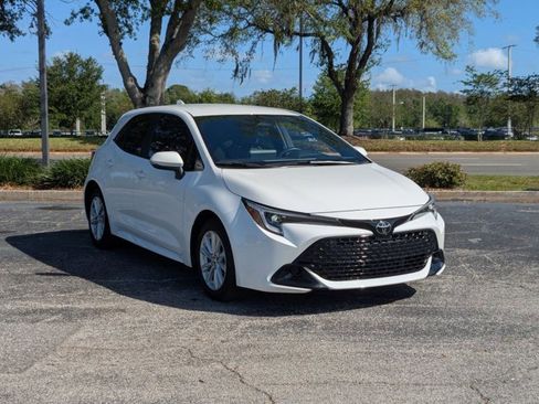 Used 2025 Toyota Corolla SE image 3