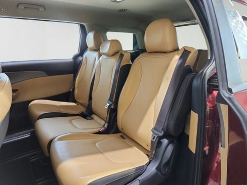 Certified 2023 Kia Carnival LX FWD image 20