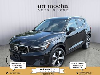Used 2023 Volvo XC40 B5 Plus w/ Climate Package AWD/4WD video 1