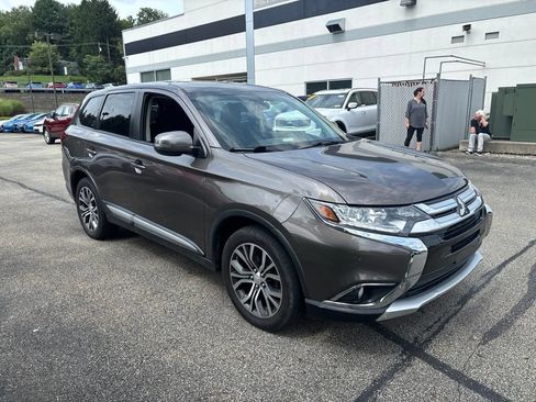 Used 2017 Mitsubishi Outlander SEL AWD/4WD image 1