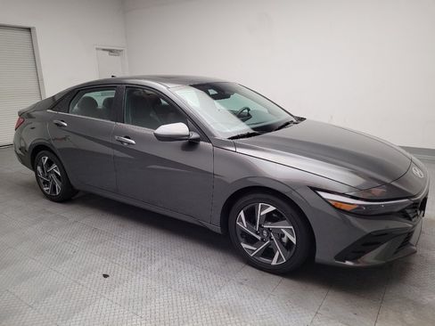 Used 2025 Hyundai Elantra SEL FWD image 11
