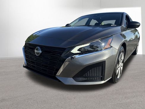 Used 2025 Nissan Altima 2.5 S FWD image 30