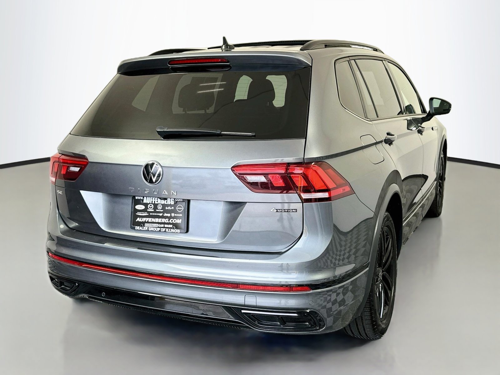 Used 2022 Volkswagen Tiguan SE R-Line AWD/4WD image 7