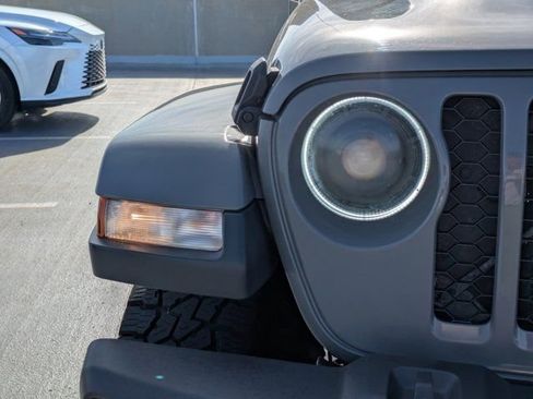 Used 2021 Jeep Gladiator Sport image 8