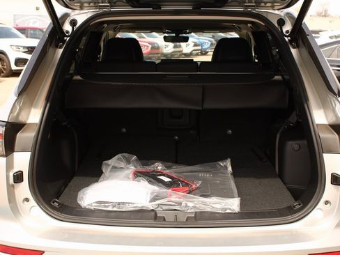 New 2025 Mitsubishi Outlander SE image 8