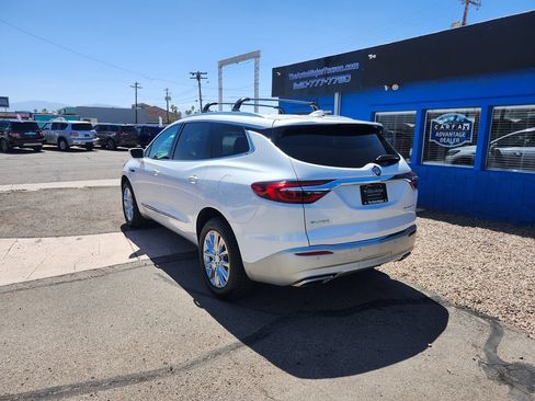 Used 2018 Buick Enclave Premium w/ Experience Buick Package FWD image 5