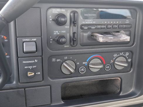 Used 1998 Chevrolet Silverado 1500 2WD Regular Cab w/ Preferred Equipment Group 2 image 17