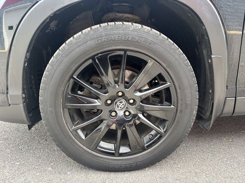 Used 2019 Toyota Highlander SE AWD/4WD image 14