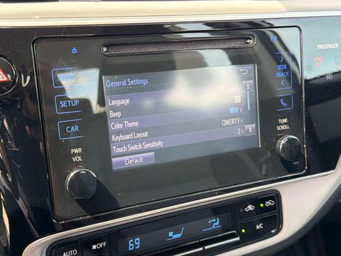 Used 2017 Toyota Corolla LE image 24