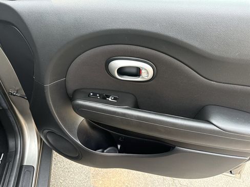 Used 2018 Kia Soul + FWD image 22