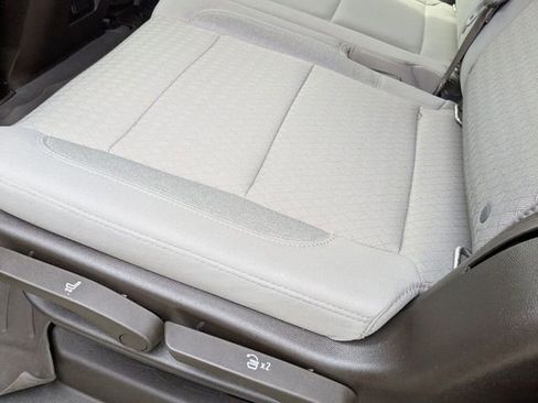 Used 2022 GMC Yukon XL SLE w/ Gmc Pro Safety Plus Package image 32