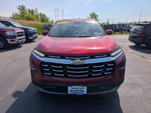Used 2026 Chevrolet Equinox LT FWD image 2