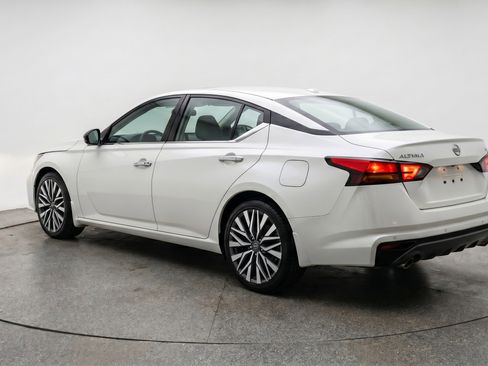 Used 2025 Nissan Altima 2.5 SV FWD image 6