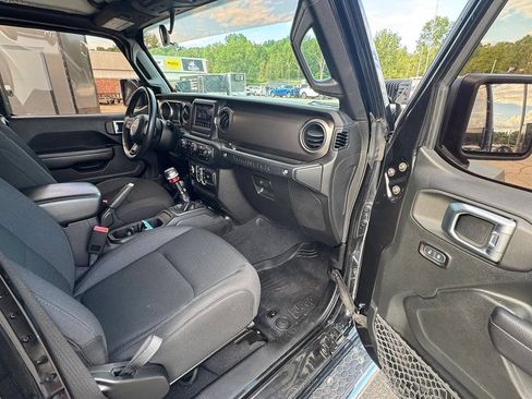 Used 2018 Jeep Wrangler Unlimited Sport S AWD/4WD image 17