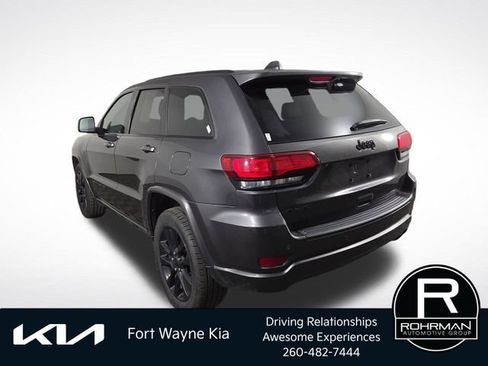 Used 2019 Jeep Grand Cherokee Altitude AWD/4WD image 10
