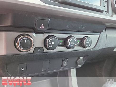 Used 2019 Toyota Tacoma SR5 AWD/4WD image 8