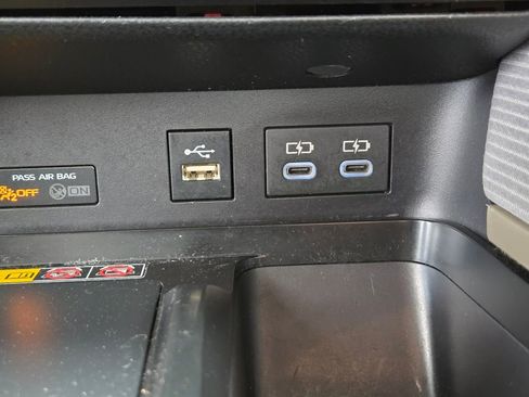 Used 2025 Toyota Camry SE w/ Convenience Package FWD image 31