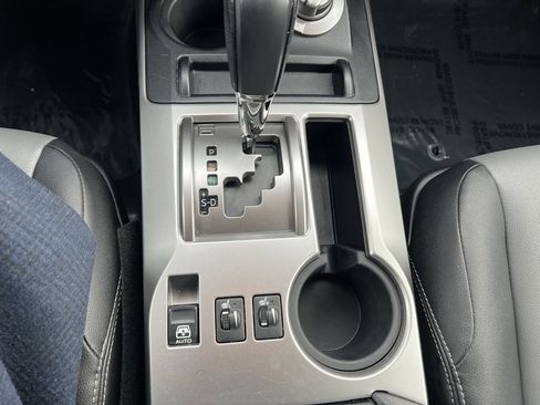 Used 2017 Toyota 4Runner SR5 Premium image 34