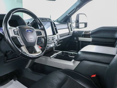 Used 2022 Ford F250 Lariat w/ Black Appearance Package image 24