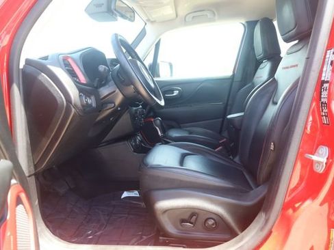 Used 2023 Jeep Renegade Trailhawk w/ Trailhawk Elite Group AWD/4WD image 13
