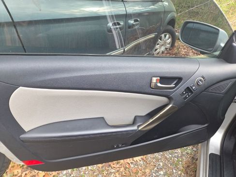 Used 2013 Hyundai Genesis 2.0T image 7