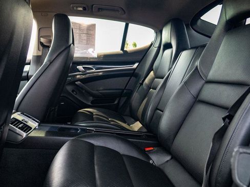 Used 2013 Porsche Panamera 4 w/ Premium Pkg image 27