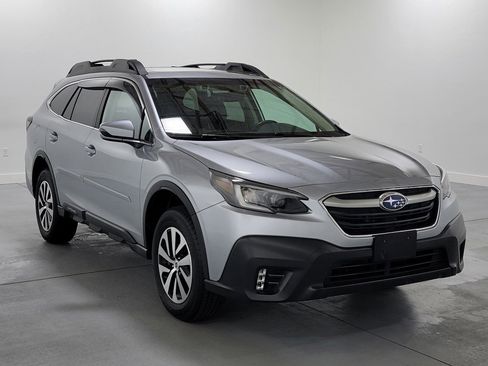 Used 2022 Subaru Outback Premium image 2