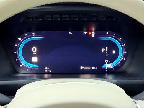 Used 2024 Volvo XC90 B6 Plus image 14