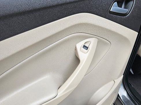 Used 2019 Ford Escape SEL image 10