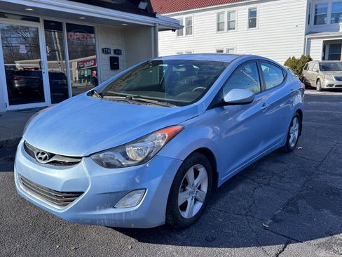 Used 2013 Hyundai Elantra GLS w/ Preferred Pkg image 2