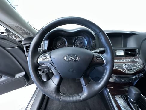 Used 2016 INFINITI Q70 3.7 AWD/4WD image 16
