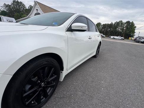 Used 2016 Nissan Altima 2.5 SV w/ Convenience Package FWD image 13